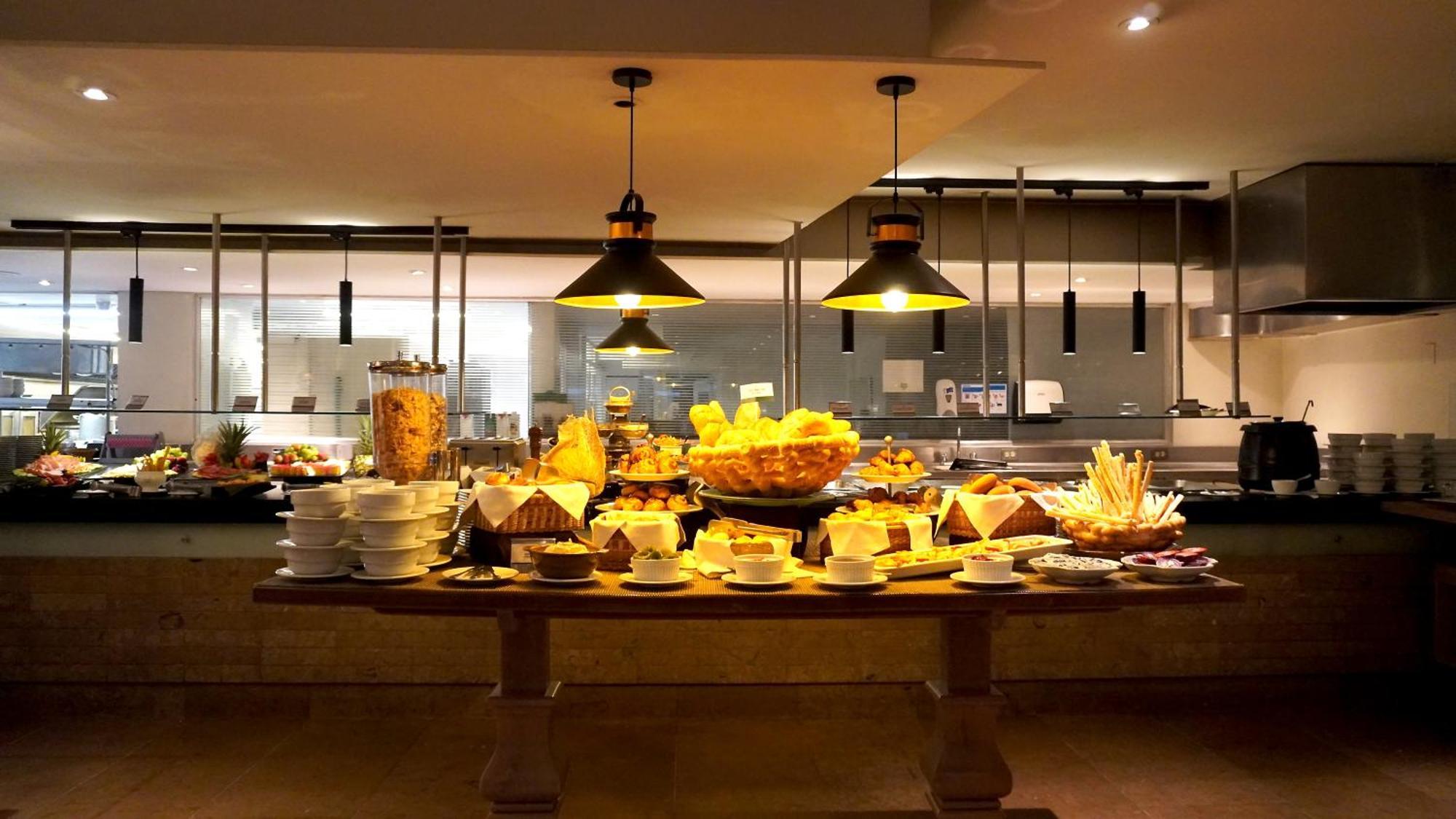 Bogota Plaza Hotel Exterior foto A cheese platter