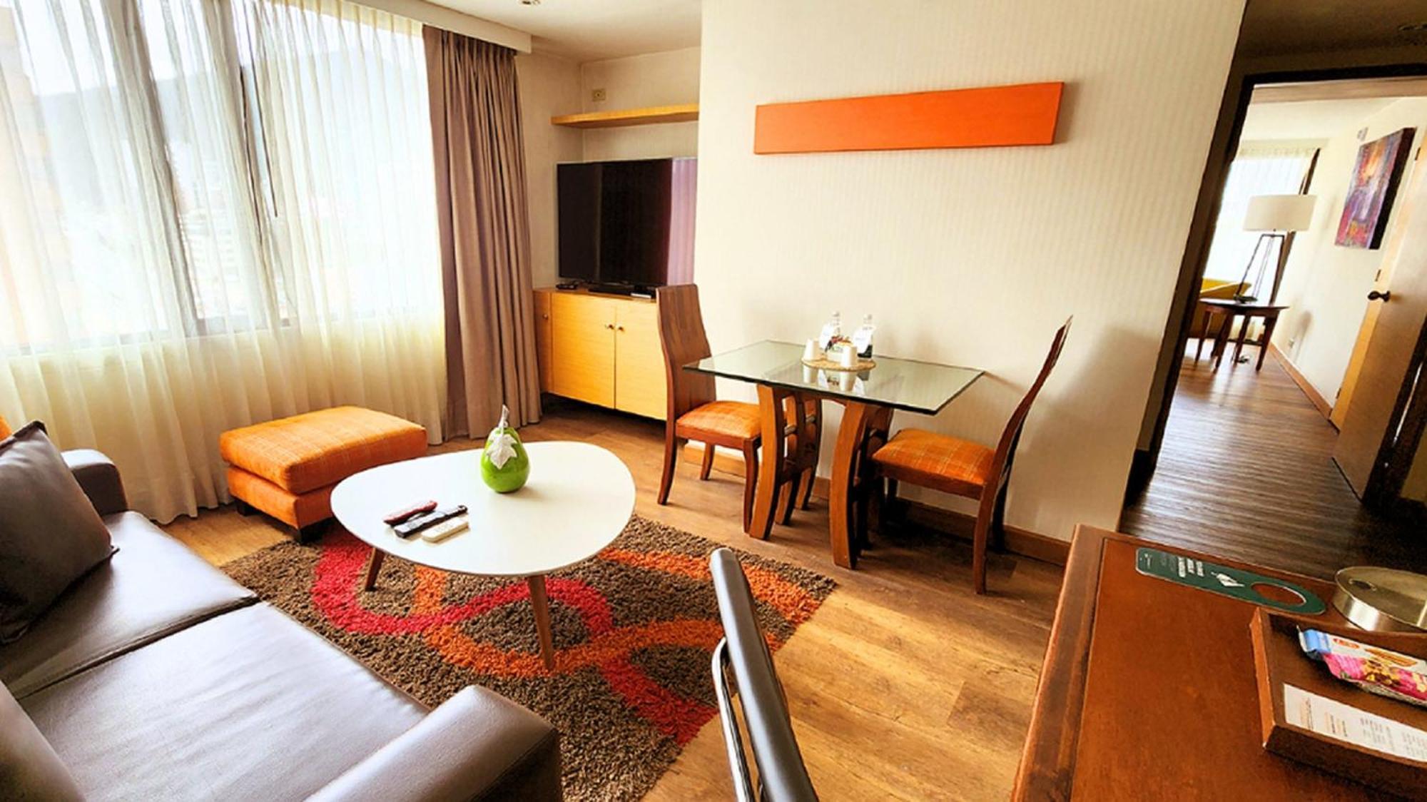 Bogota Plaza Hotel Exterior foto A living room in a serviced apartment in Beijing, China